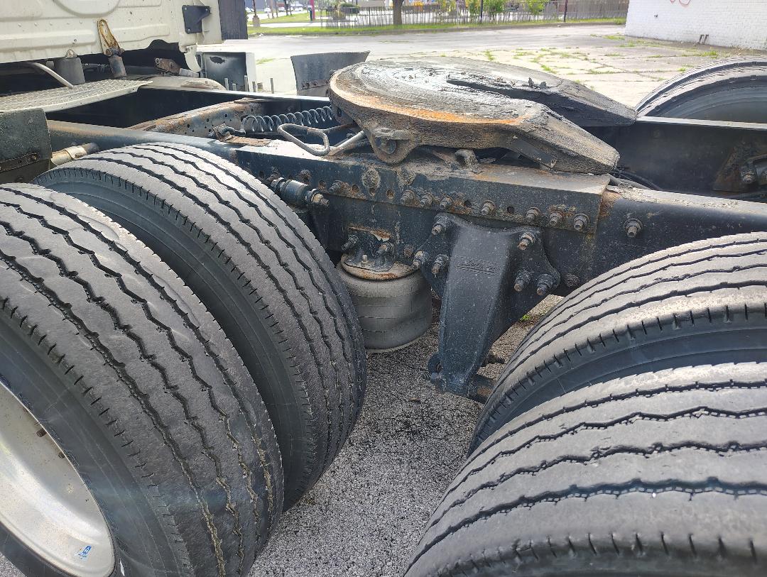 2012 FREIGHTLINER Cascadia - Image 14